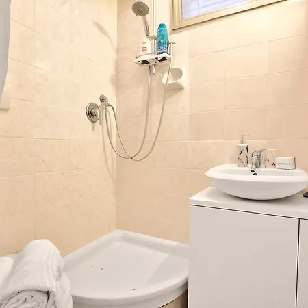 Jolie Sur La - Petit With Shared Pool - Happy *