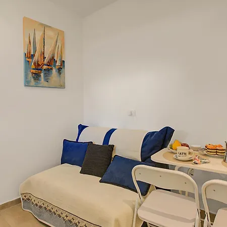 Jolie Sur La - Petit With Shared Pool - Happy * Sanremo