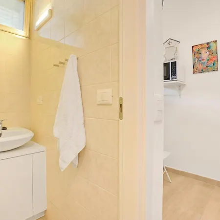 Appartamento Jolie Sur La - Petit With Shared Pool - Happy