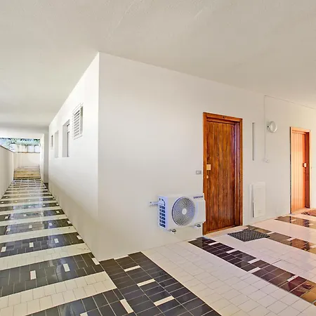 Appartamento Jolie Sur La - Petit With Shared Pool - Happy *
